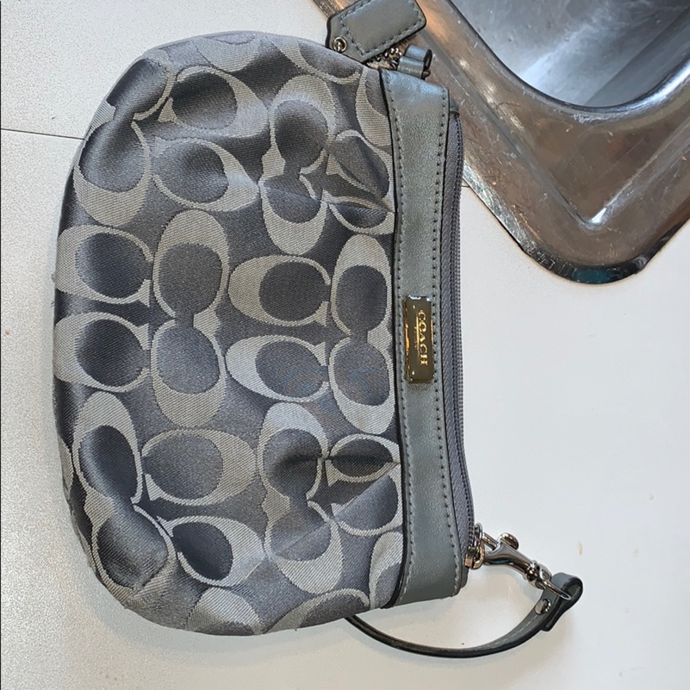 coach 7.5 x 5.5 wristlet